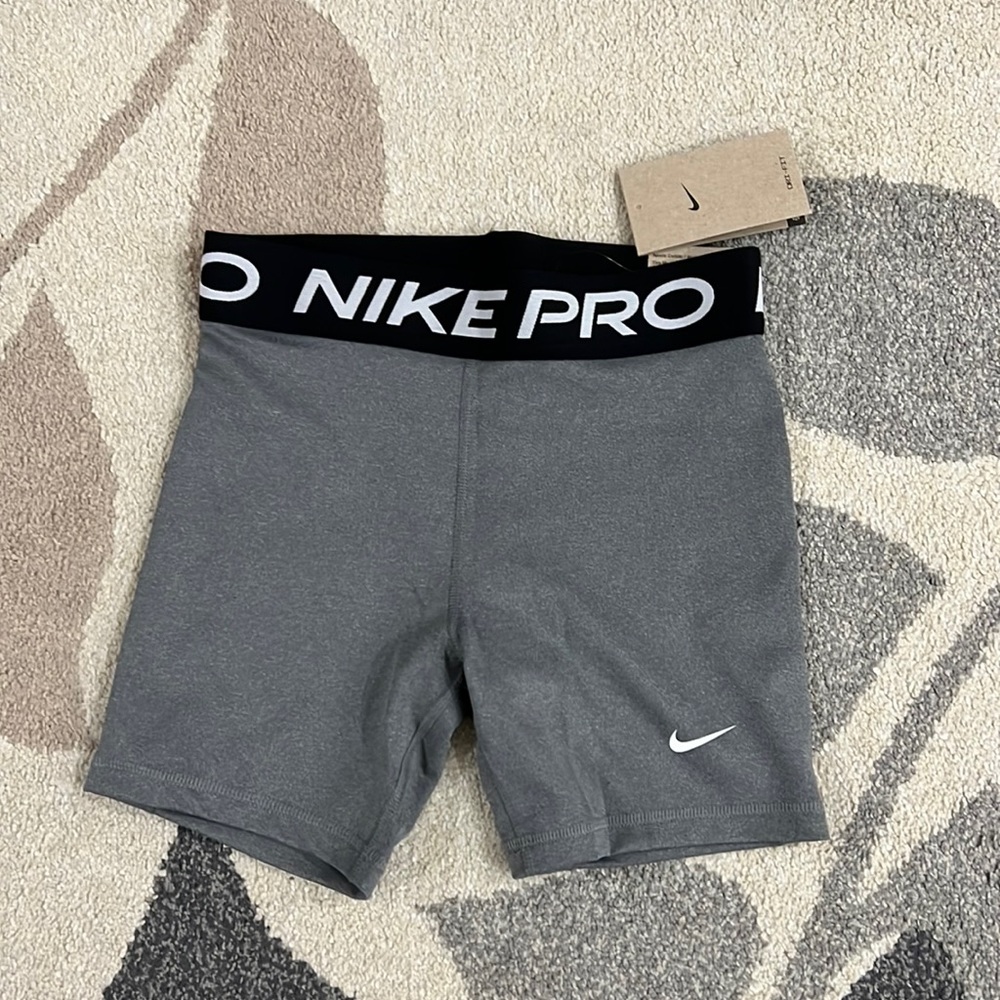 Nike Girls Pro Shorts 4” - New